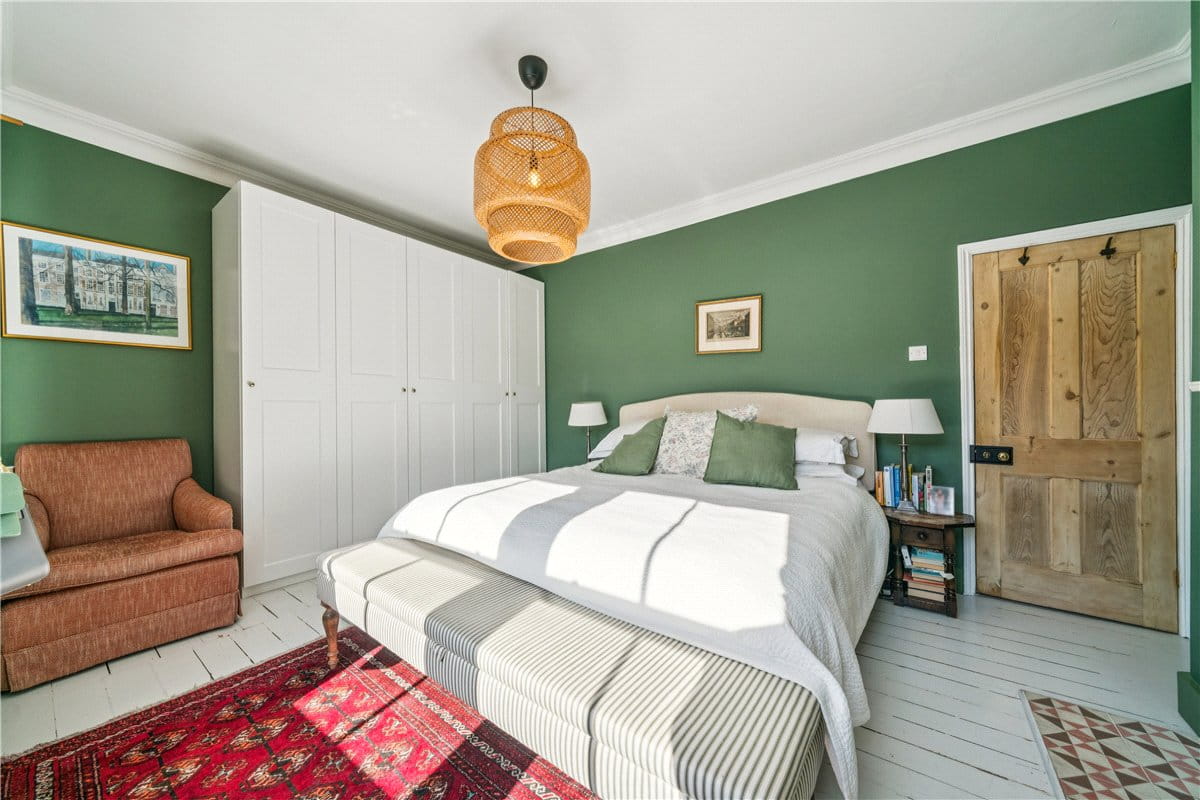 3 bedroom house, Fairlight Road, London SW17 - Available