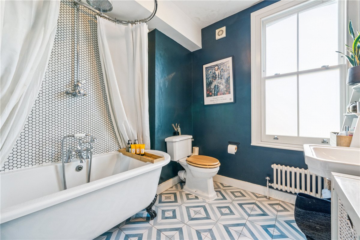 3 bedroom house, Fairlight Road, London SW17 - Available