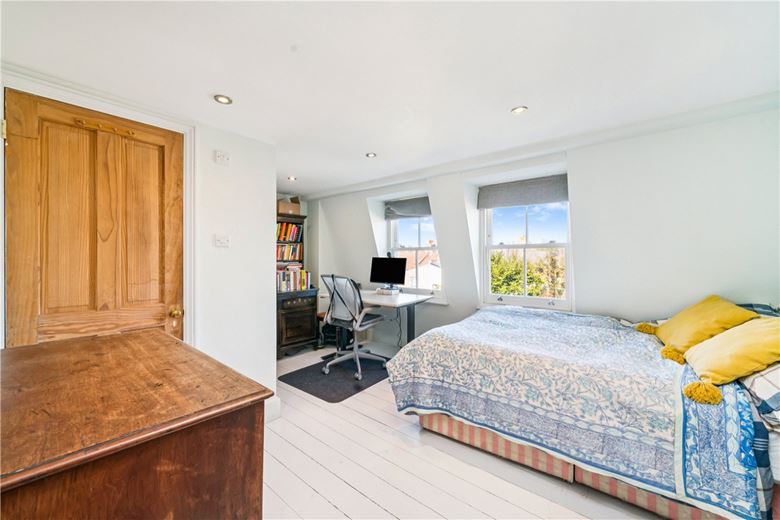 3 bedroom house, Fairlight Road, London SW17 - Available