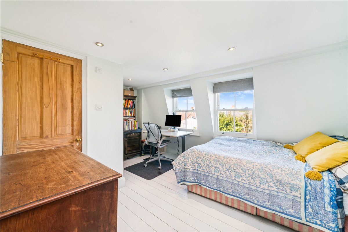 3 bedroom house, Fairlight Road, London SW17 - Available