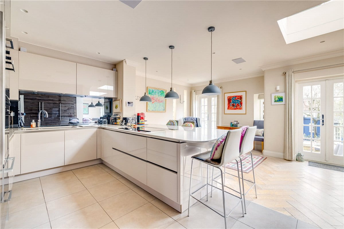4 bedroom house, Ellerton Road, London SW18 - Available
