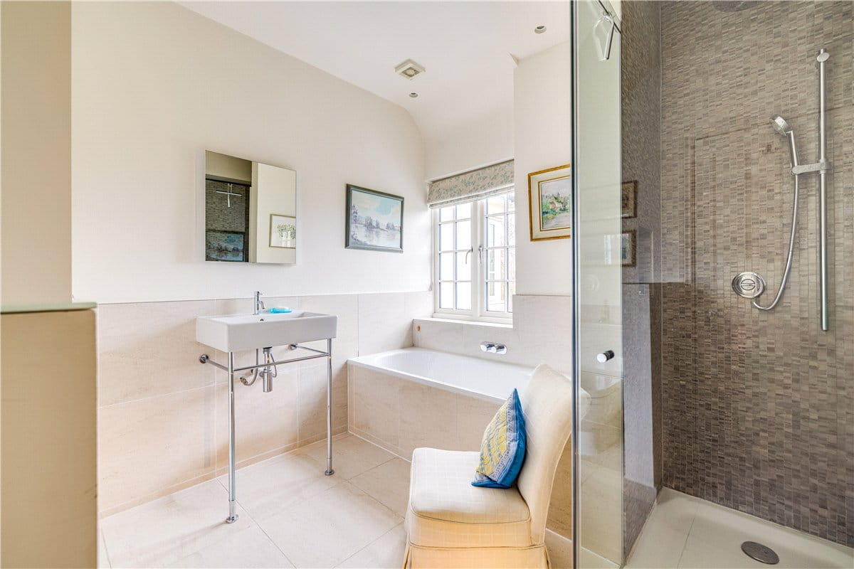 4 bedroom house, Ellerton Road, London SW18 - Available