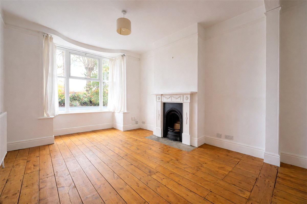 3 bedroom house, Owens Road, Winchester SO22 - Available