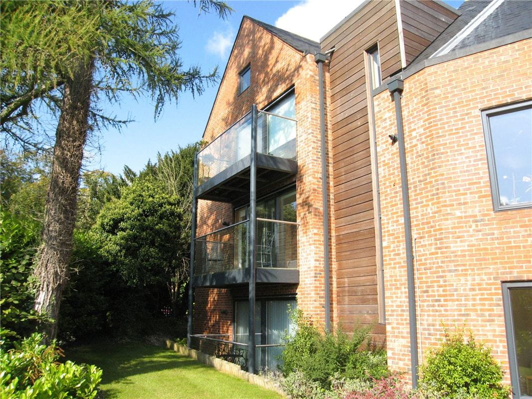 2 bedroom flat, Bereweeke Road, Winchester SO22