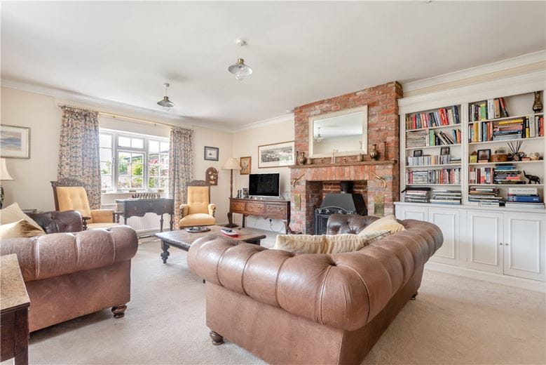 5 bedroom house, Winchester Road, Botley SO32 - Available