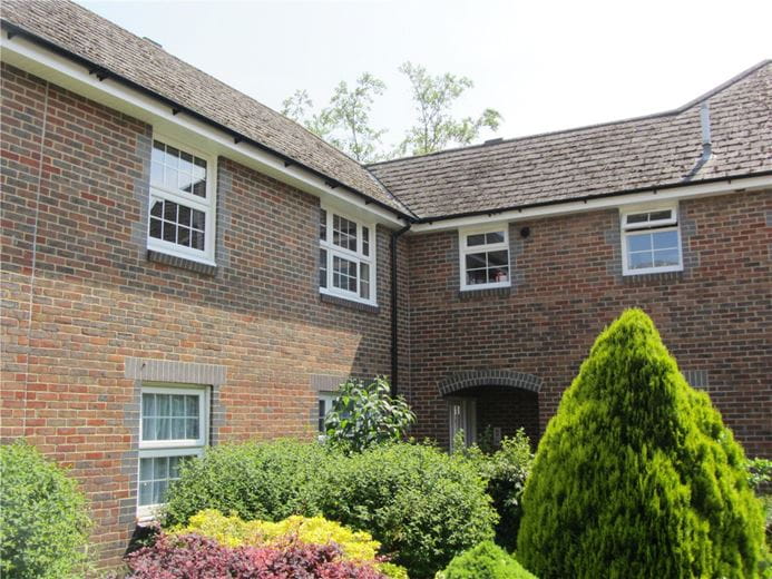 2 bedroom flat, St Pauls Place, Cross Street SO23