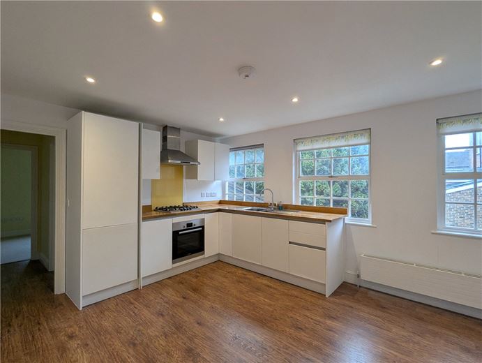 2 bedroom flat, St Cross Road, Winchester SO23 - Available