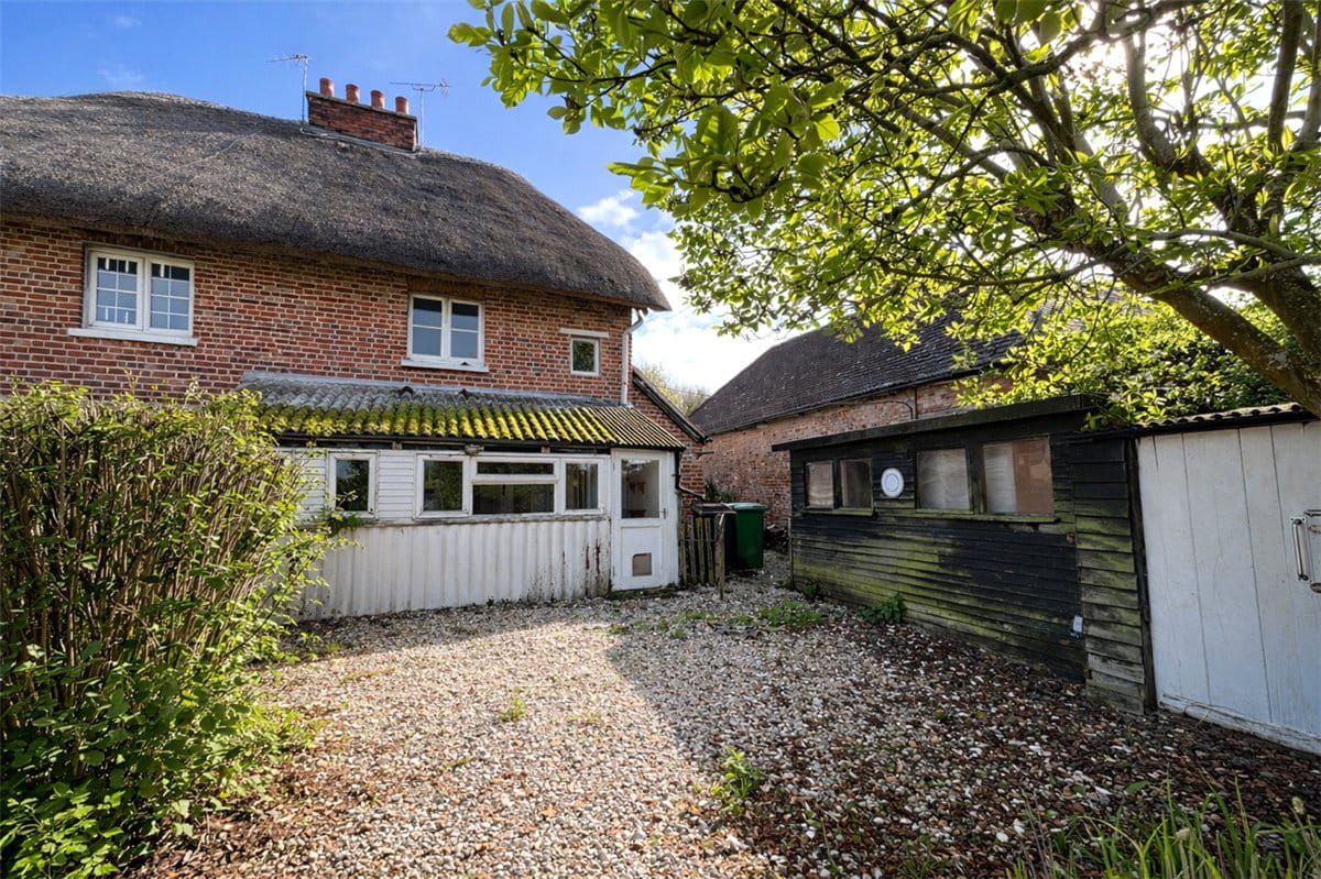 3 bedroom cottage, East Stratton, East Stratton SO21 - Available