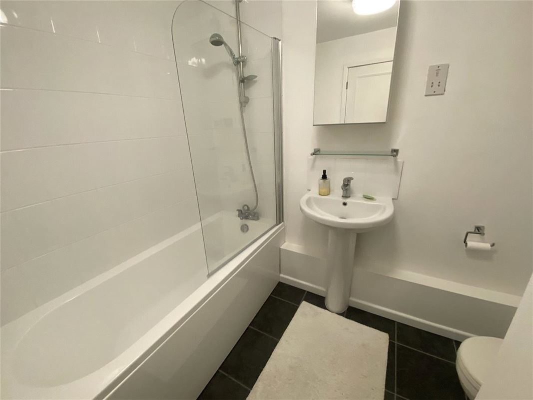 2 bedroom flat, Lantern Court, Christchurch Road SO23