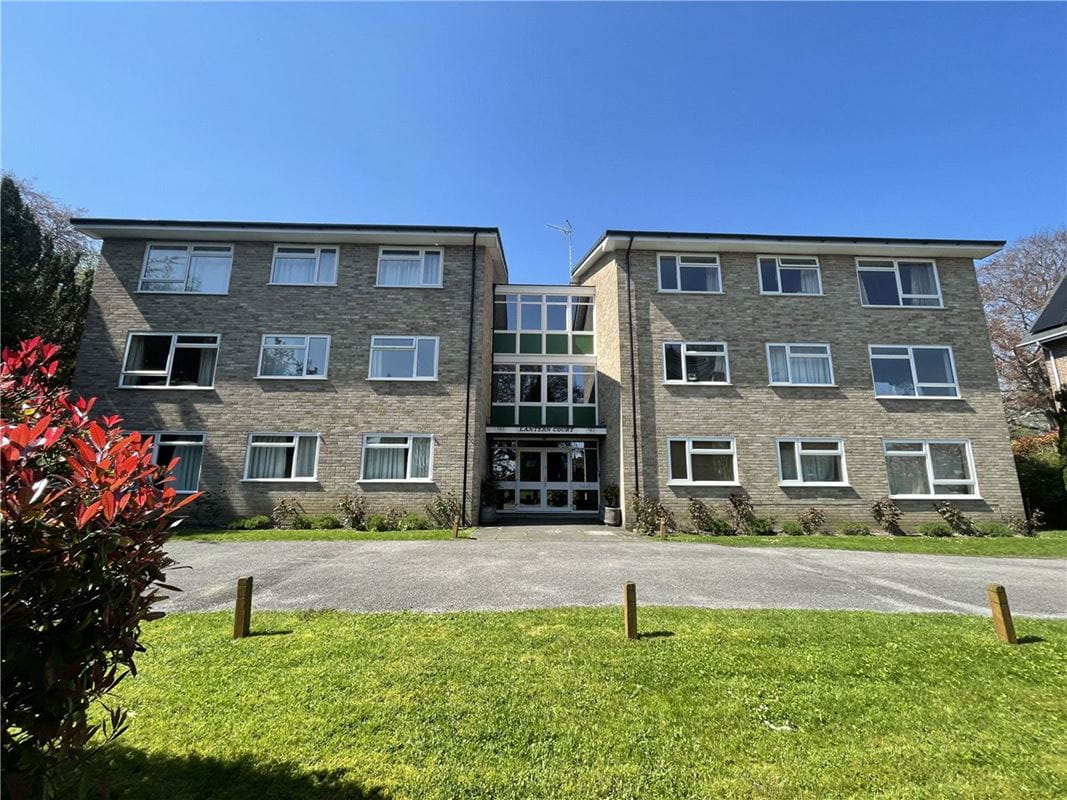 2 bedroom flat, Lantern Court, Christchurch Road SO23 - Available