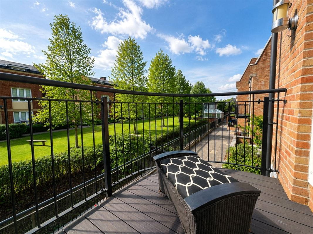 2 bedroom flat, Fraser Gardens, Winchester SO22