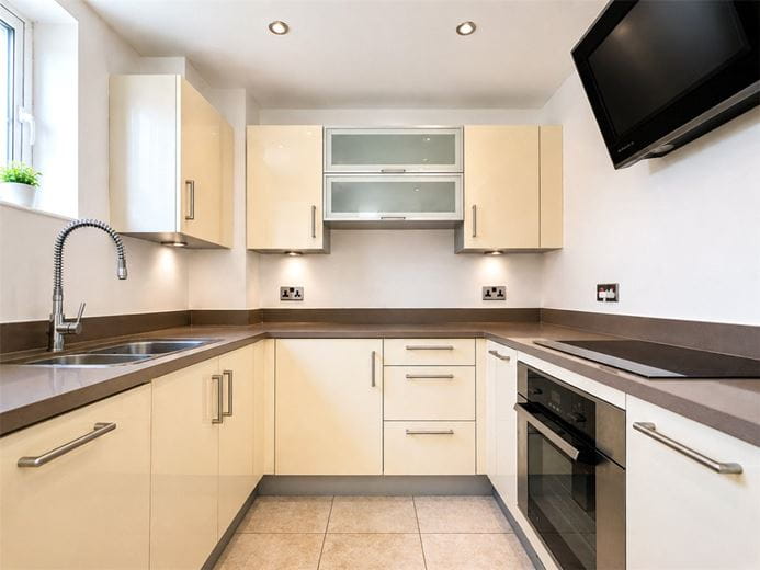 2 bedroom flat, Fraser Gardens, Winchester SO22