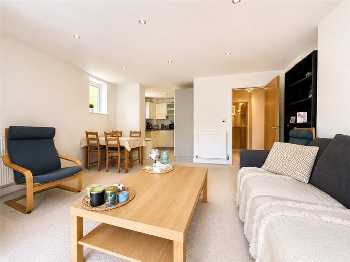 2 bedroom flat, Fraser Gardens, Winchester SO22