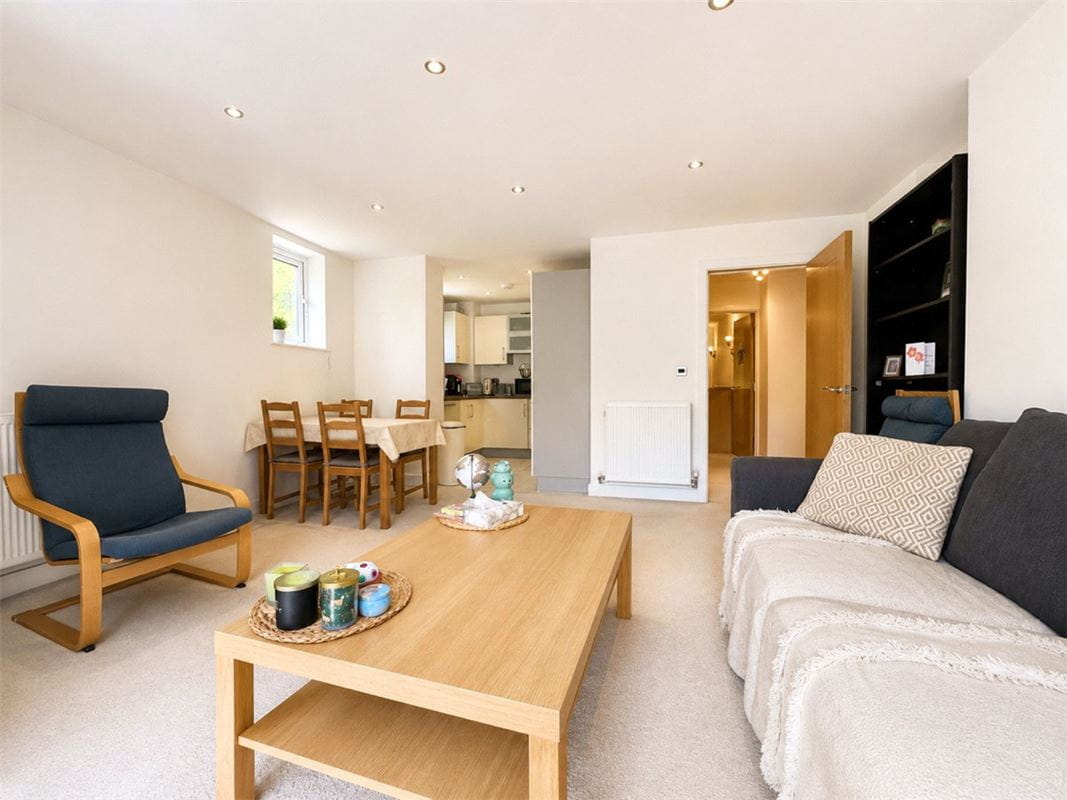 2 bedroom flat, Fraser Gardens, Winchester SO22