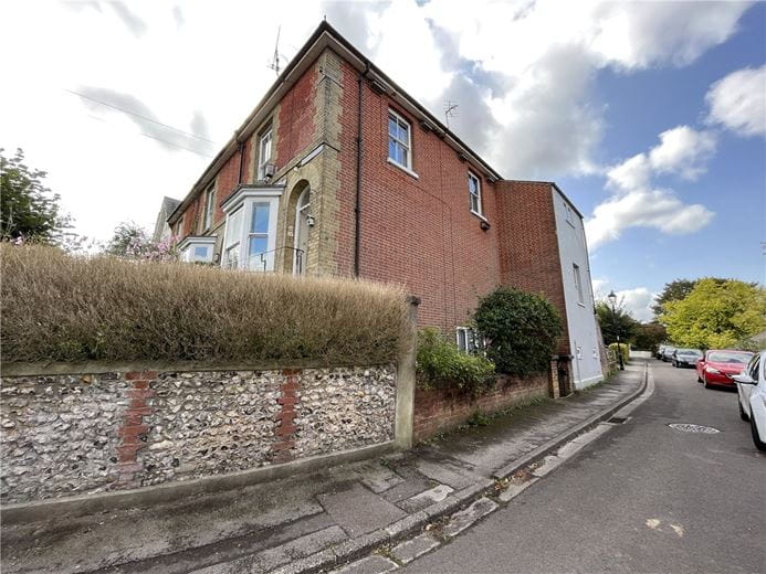 1 bedroom flat, Clifton Road, Winchester SO22 - Available