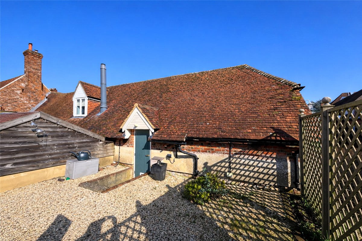 1 bedroom flat, Rectory Road, Oakley RG23