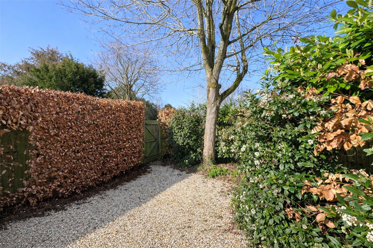 1 bedroom flat, Rectory Road, Oakley RG23