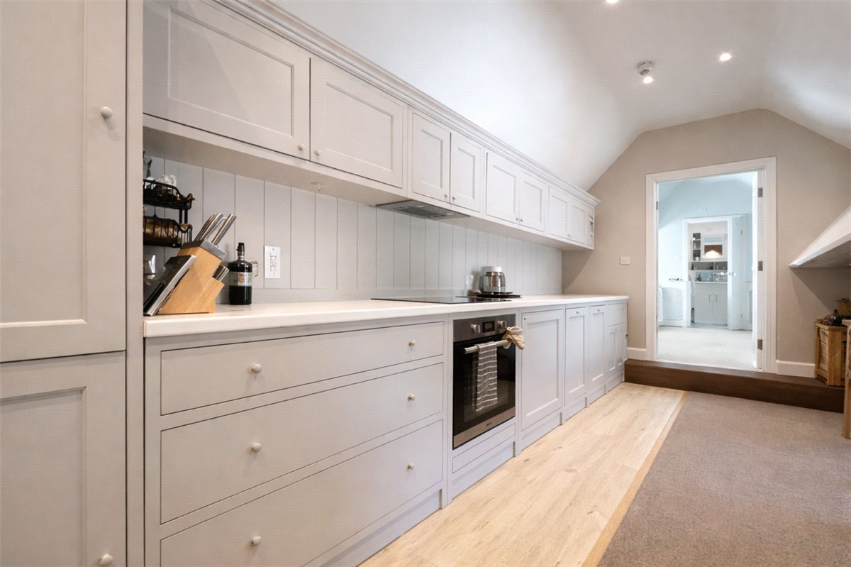 1 bedroom flat, Rectory Road, Oakley RG23