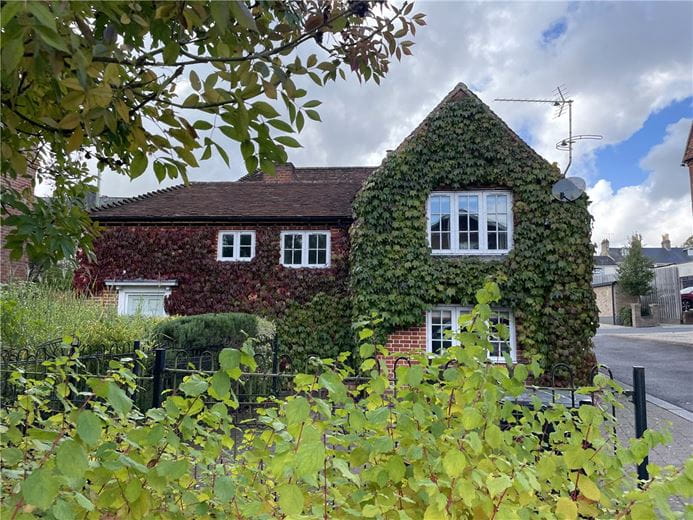 3 bedroom house, St. Cross Road, Winchester SO23 - Available