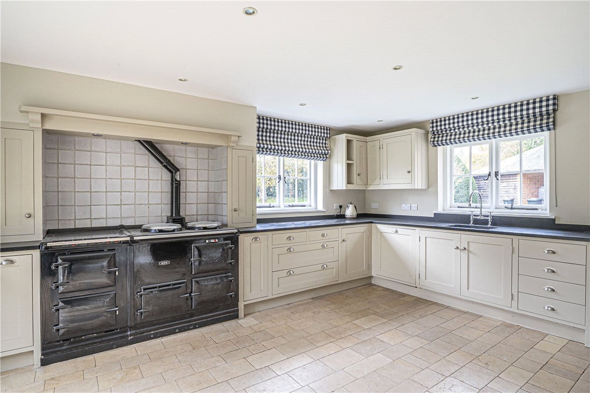 4 bedroom house, North Park Farm, Little Somborne SO20 - Available