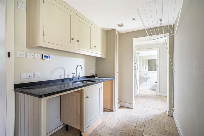 4 bedroom house, North Park Farm, Little Somborne SO20 - Available