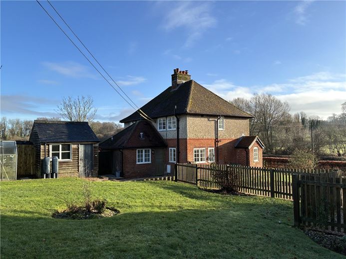 3 bedroom cottage, Tichborne, Alresford SO24 - Available