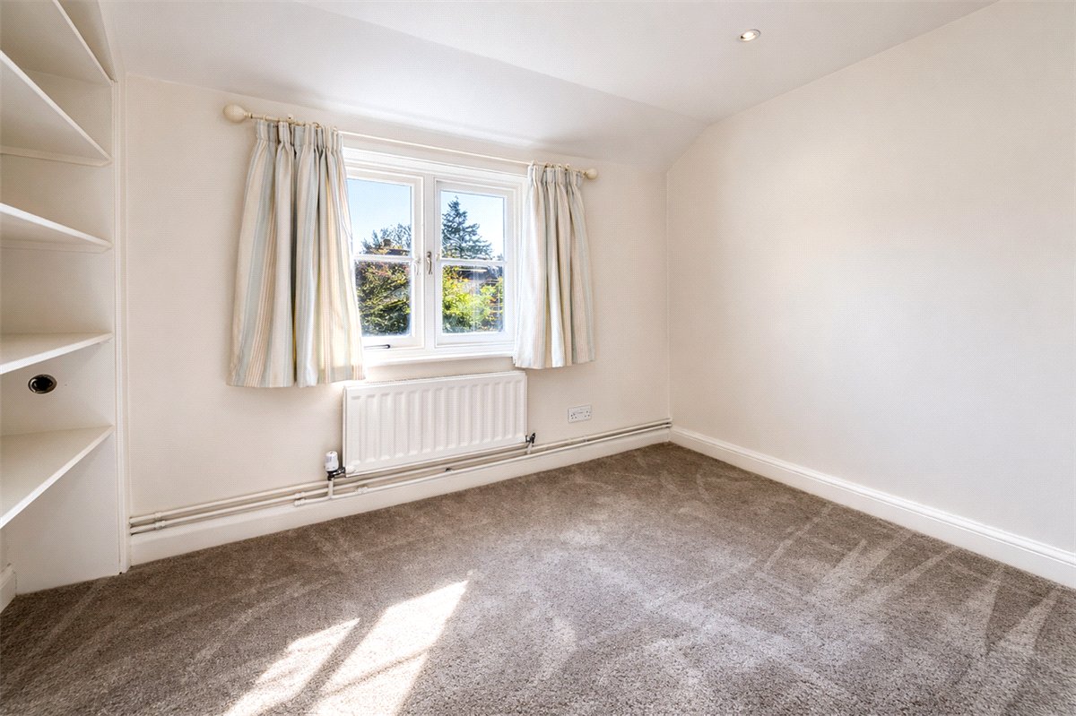 3 bedroom cottage, Rectory Road, Oakley RG23 - Available