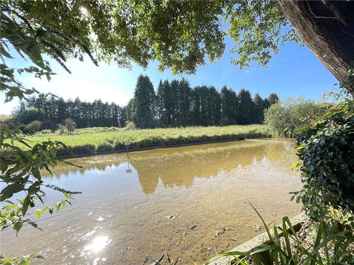 3 bedroom house, The Green, Whitchurch RG28 - Let Agreed