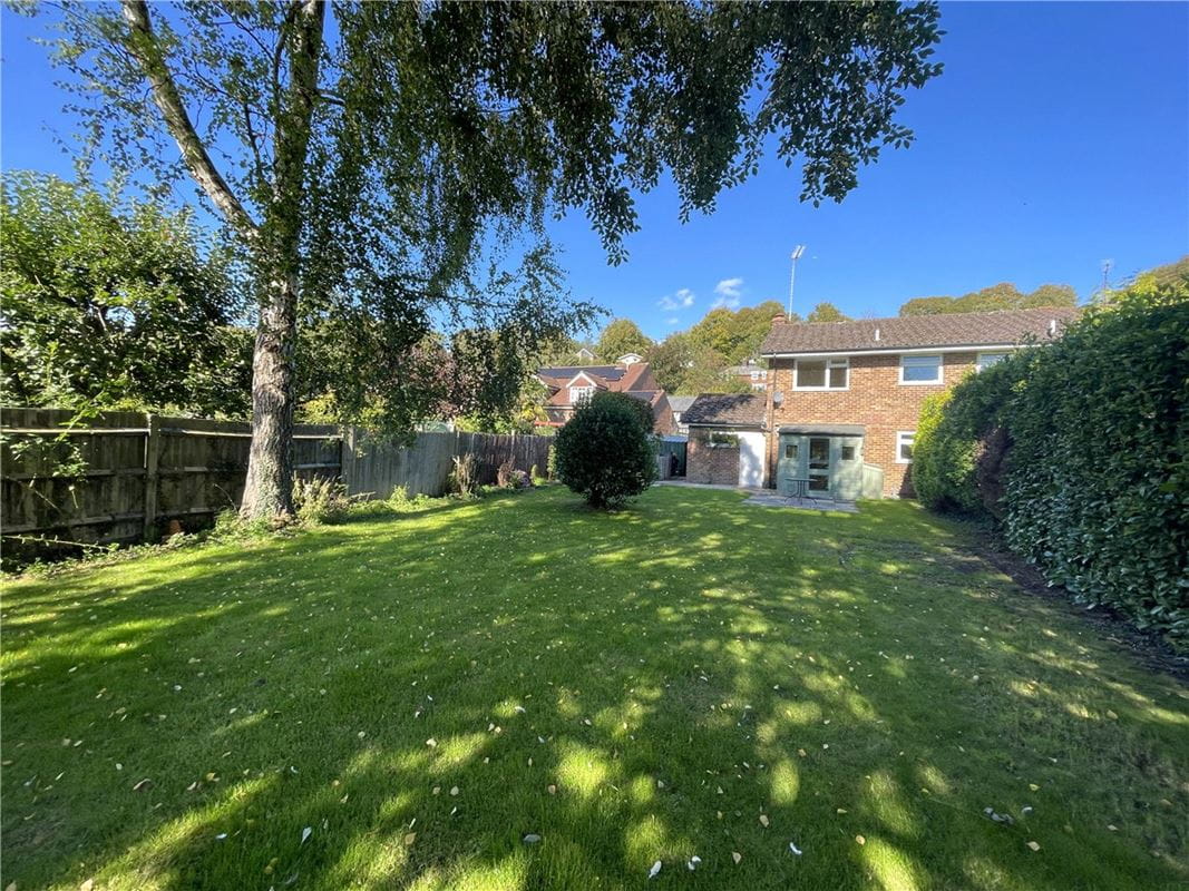 3 bedroom house, The Green, Whitchurch RG28 - Let Agreed