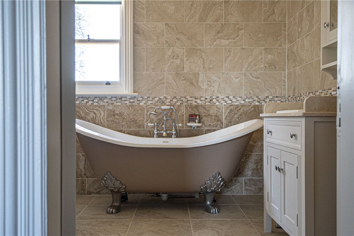 4 bedroom house, Fullerton, Andover SP11 - Let Agreed