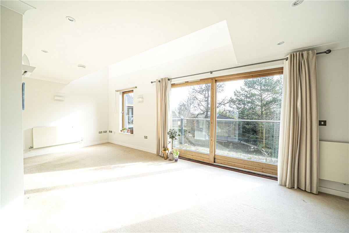 3 bedroom flat, Bereweeke Road, Winchester SO22 - Available