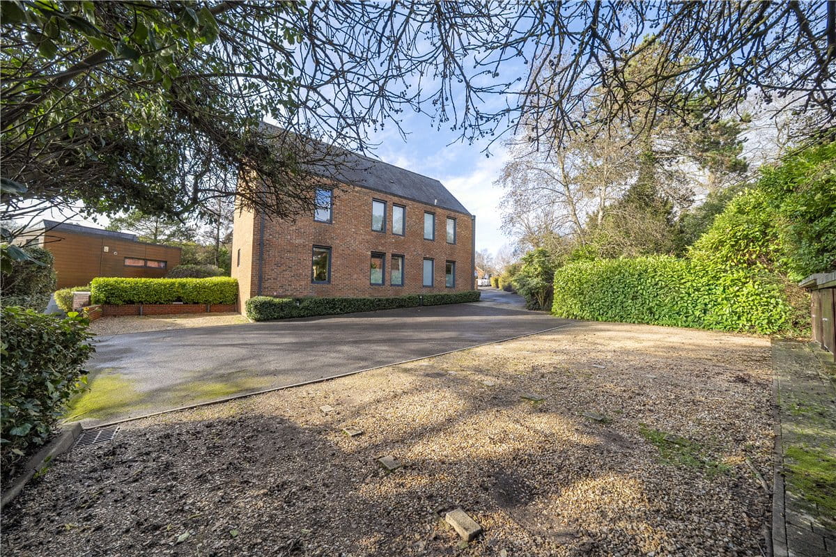 3 bedroom flat, Bereweeke Road, Winchester SO22 - Available