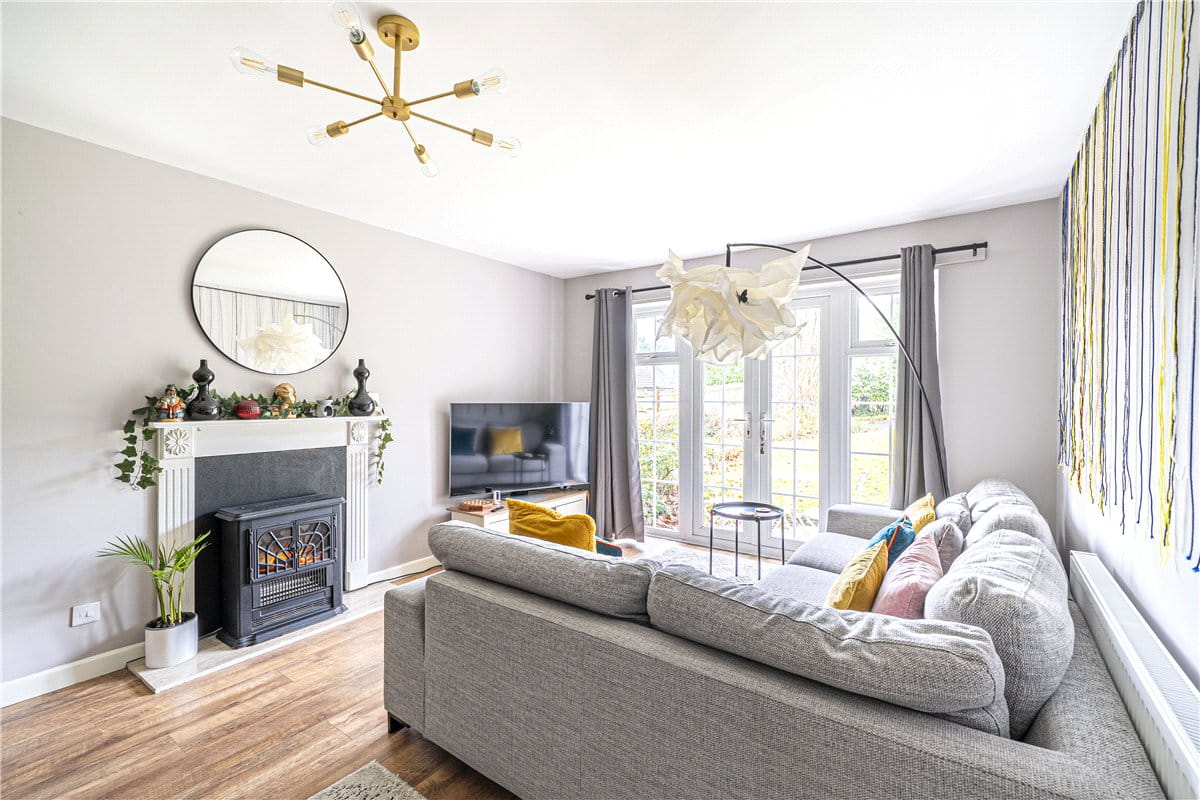 2 bedroom flat, Dawn Gardens, Winchester SO22 - Available