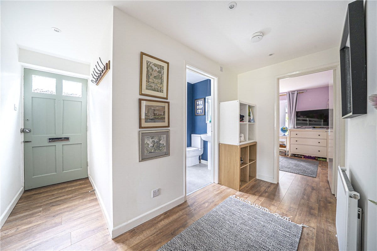 2 bedroom flat, Dawn Gardens, Winchester SO22 - Available