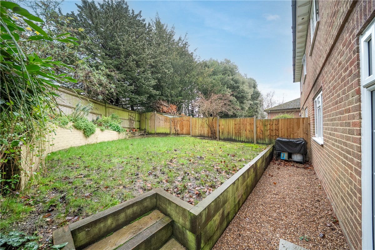 2 bedroom flat, Dawn Gardens, Winchester SO22 - Available