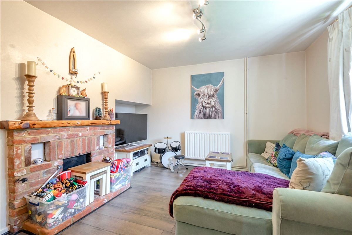 3 bedroom house, Pigeonhouse Cottages, Pigeonhouse Yard SO21 - Sold STC