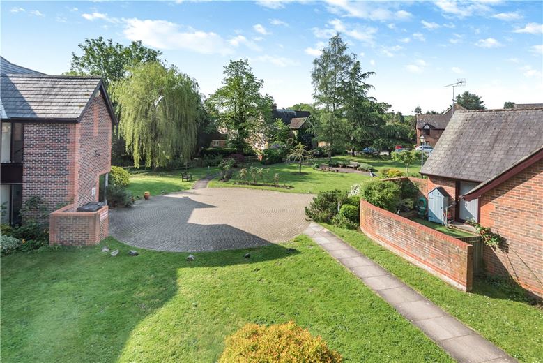 2 bedroom flat, Old Parsonage Court, Otterbourne SO21 - Available