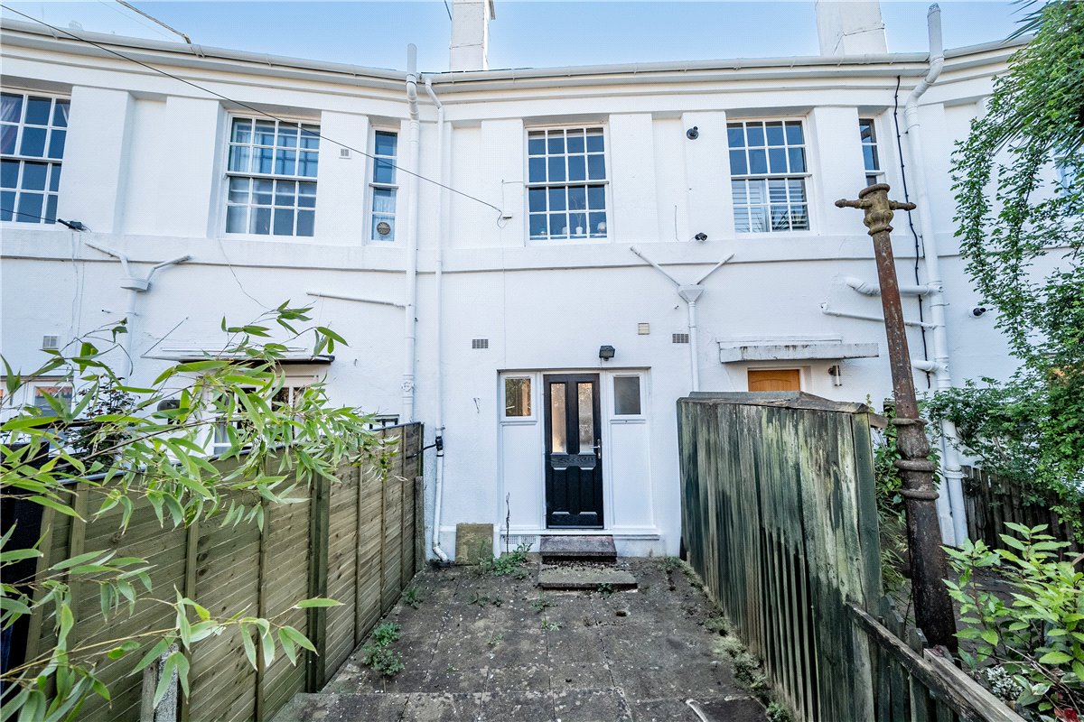 1 bedroom flat, Eastgate Street, Winchester SO23 - Sold STC