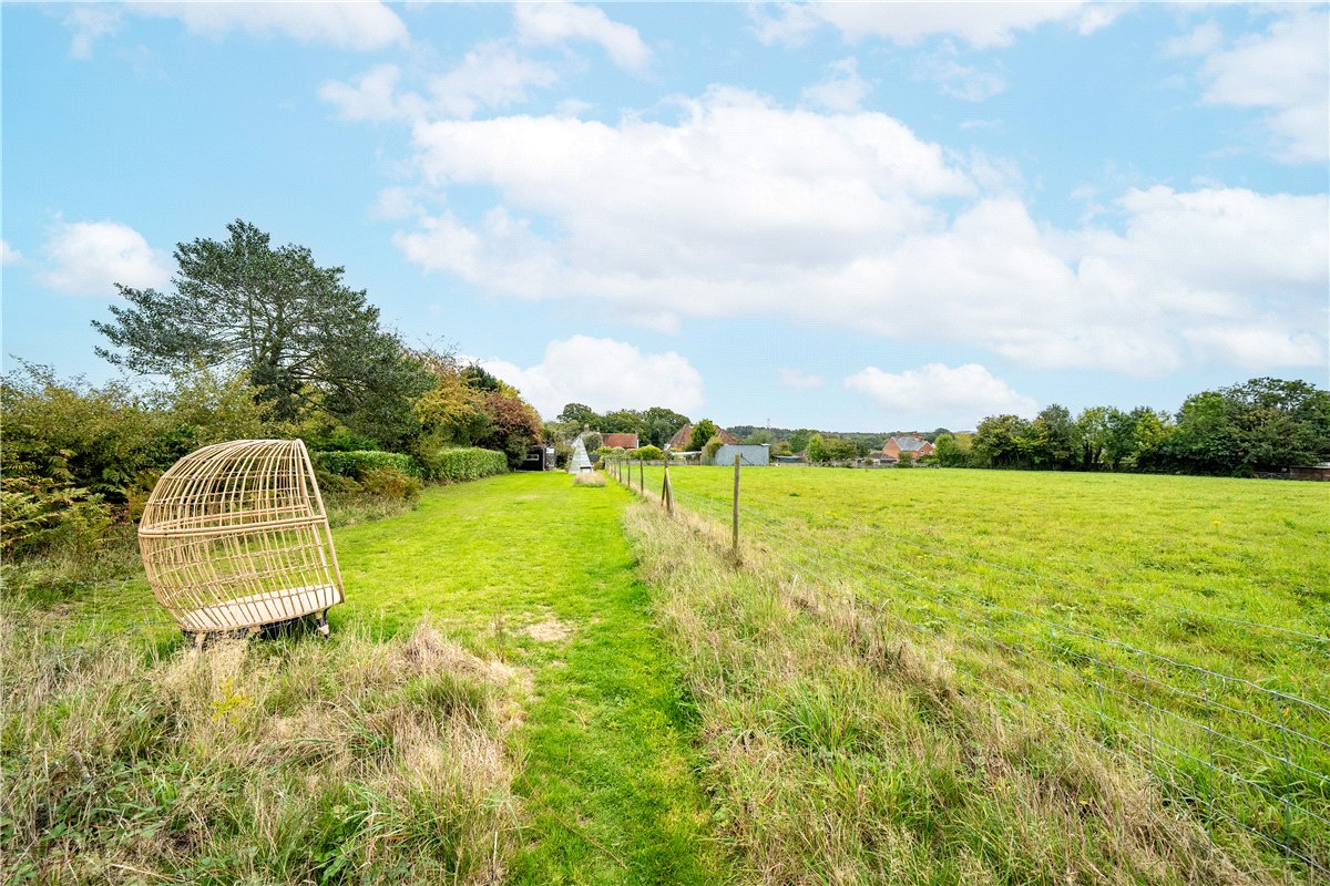 3 bedroom house, Trampers Lane, North Boarhunt PO17 - Available