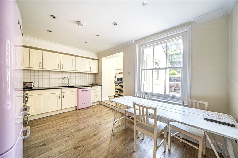 3 bedroom house, Elm Road, Winchester SO22 - Available