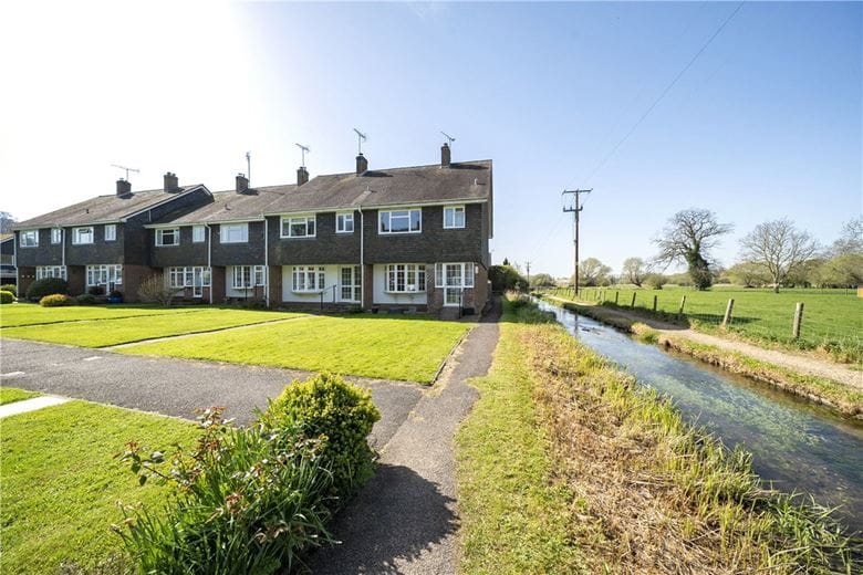 3 bedroom house, Nelson Close, Stockbridge SO20 - Available