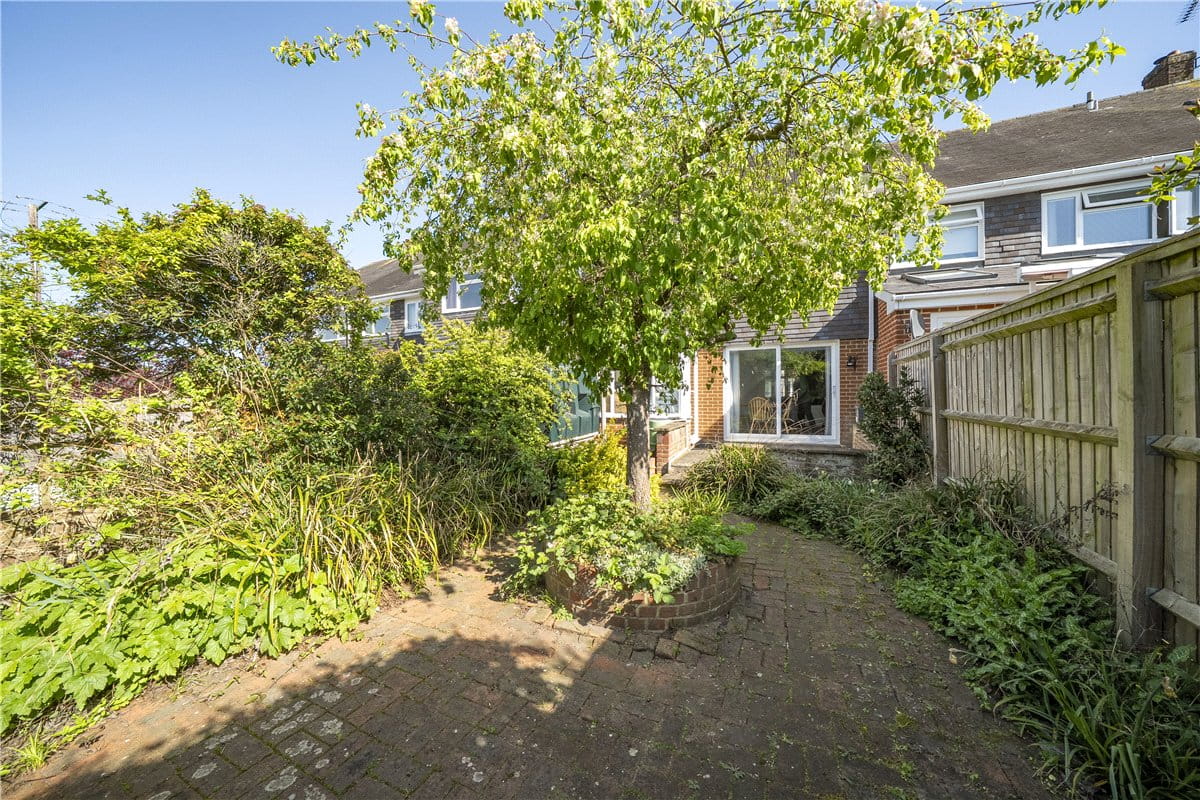 3 bedroom house, Nelson Close, Stockbridge SO20 - Available