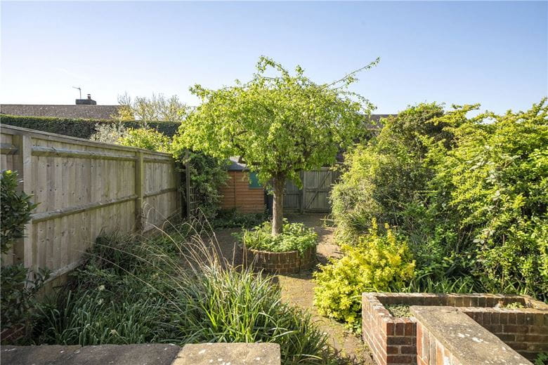 3 bedroom house, Nelson Close, Stockbridge SO20 - Available