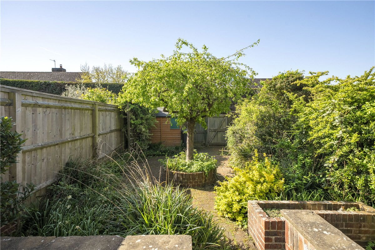 3 bedroom house, Nelson Close, Stockbridge SO20 - Available