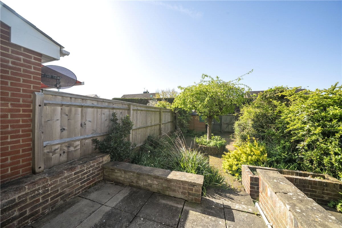 3 bedroom house, Nelson Close, Stockbridge SO20 - Available