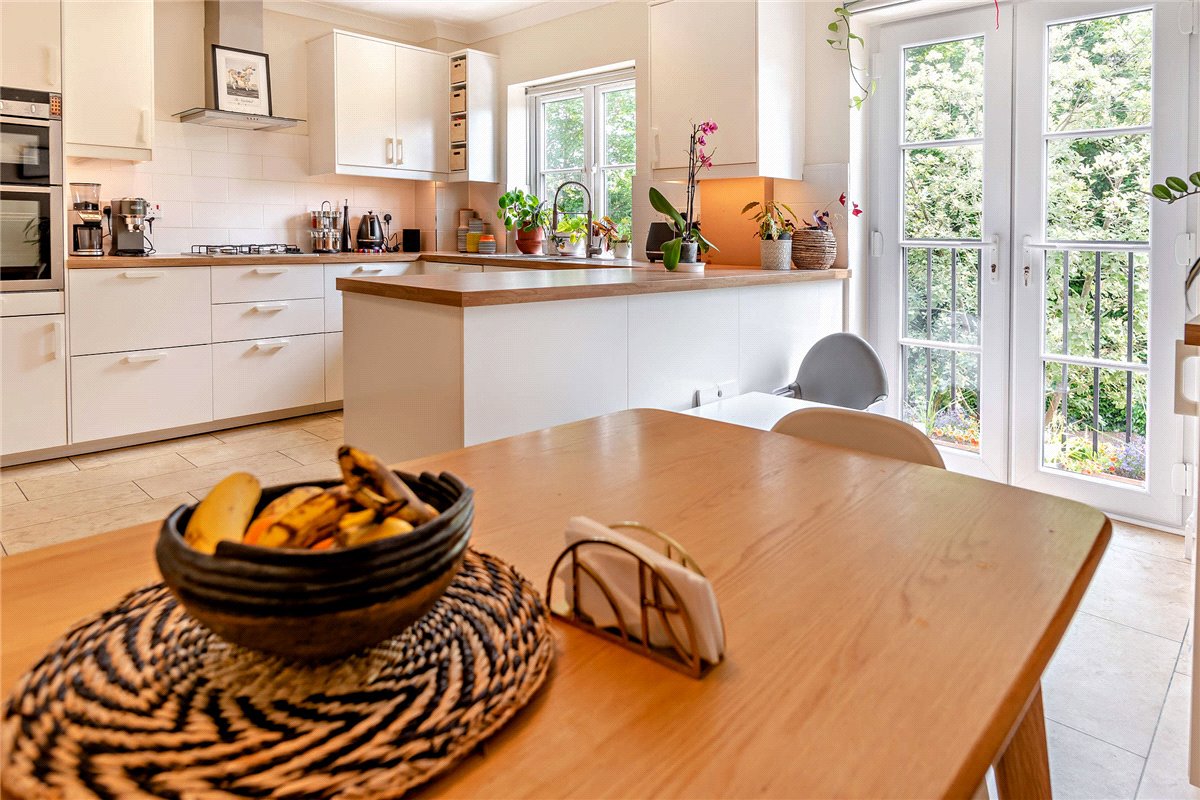 3 bedroom house, Cornes Close, Winchester SO22 - Sold