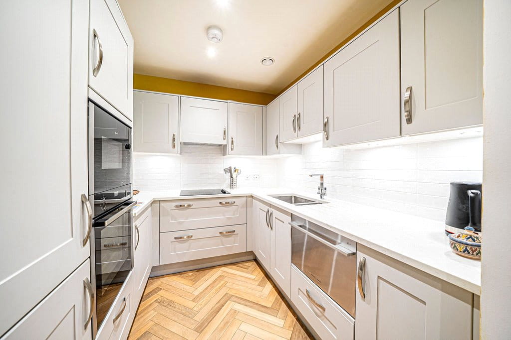 2 bedroom flat, Holts Court, Sarum Road SO22 - Sold STC