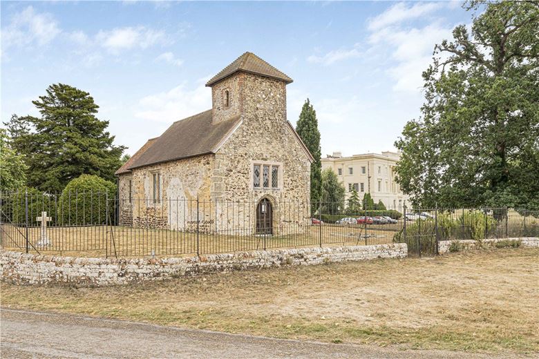 3 bedroom flat, Burton Park, Duncton GU28 - Available