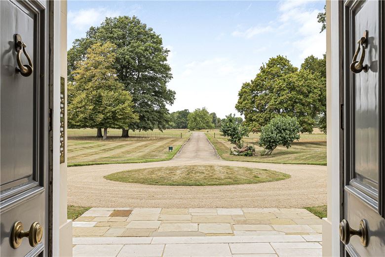 3 bedroom flat, Burton Park, Duncton GU28 - Available