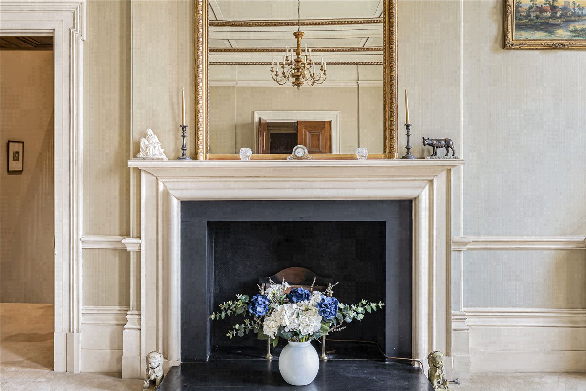 3 bedroom flat, Burton Park, Duncton GU28 - Available